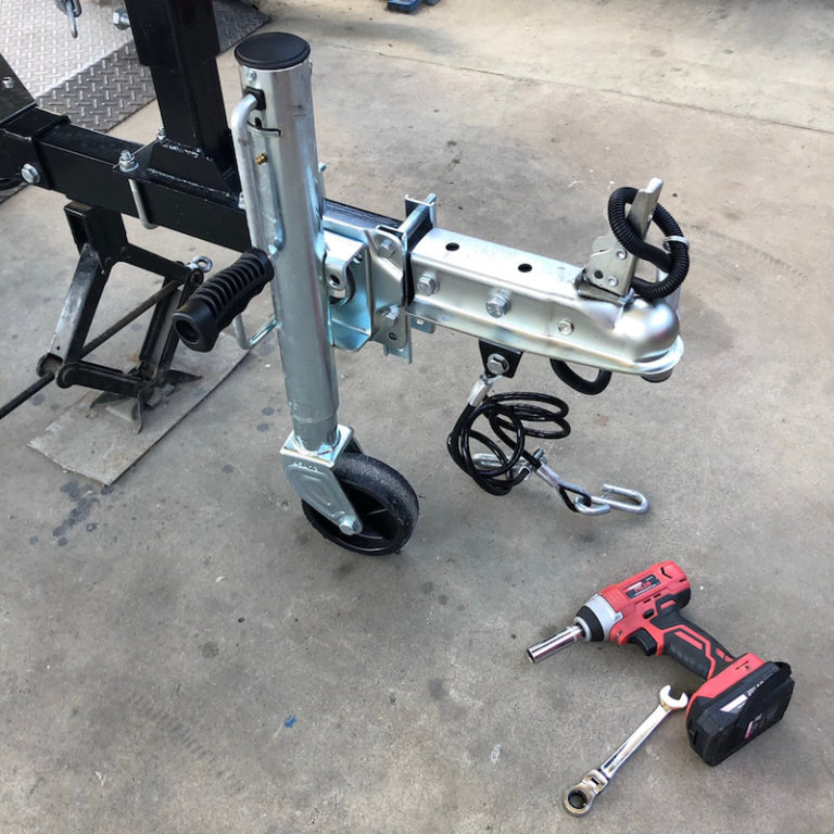 ボートトレーラー ジャッキ取付位置の微調整 岡山のバスボート販売修理｜Boat House 1091